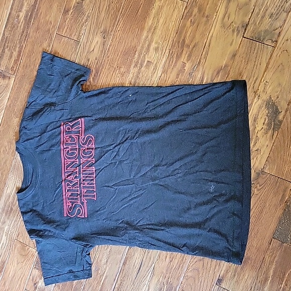Bundle of 2 stranger things tops - Picture 4 of 4